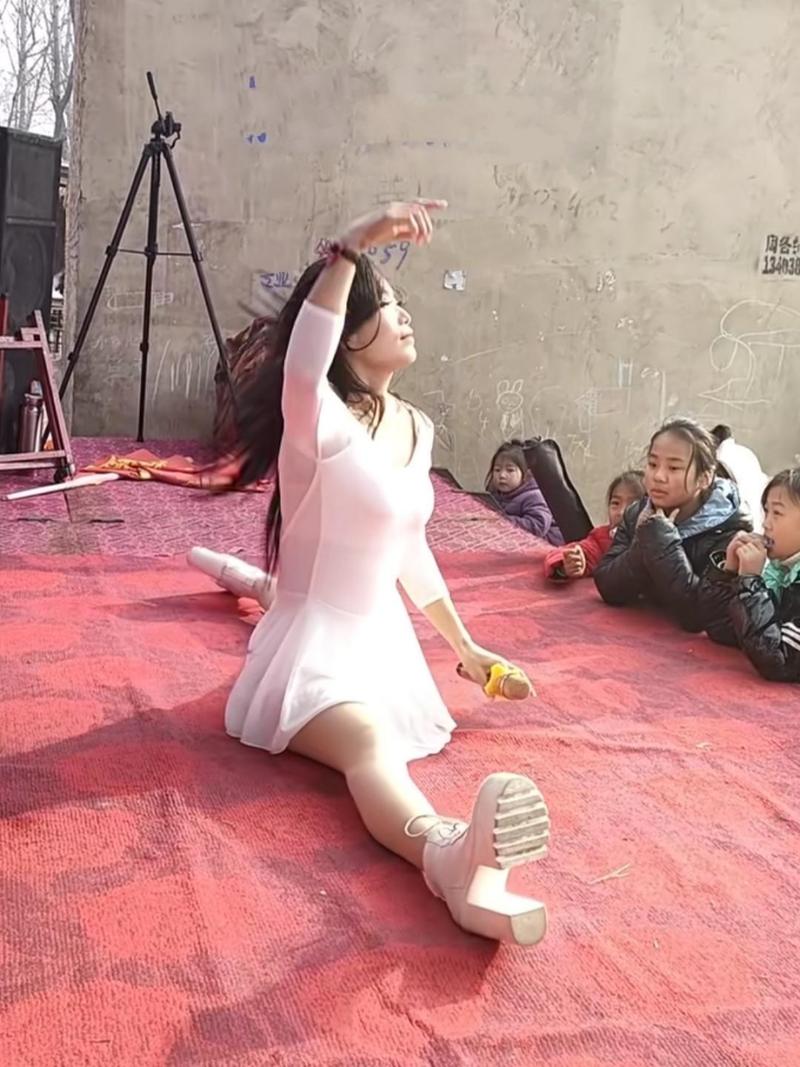 幼儿舞蹈技能视频,幼儿舞蹈技巧动作大全-第6张图片-流派游戏资讯网 幼儿舞蹈技能视频,幼儿舞蹈技巧动作大全-第6张图片-流派游戏资讯网